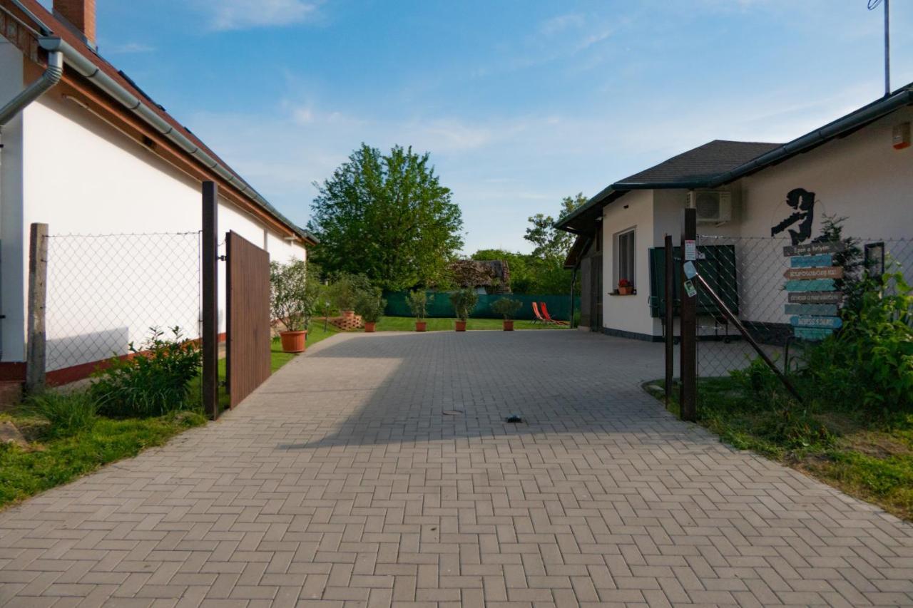 Pontyhalasz Vendeghaz Tiszabábolna Exterior foto